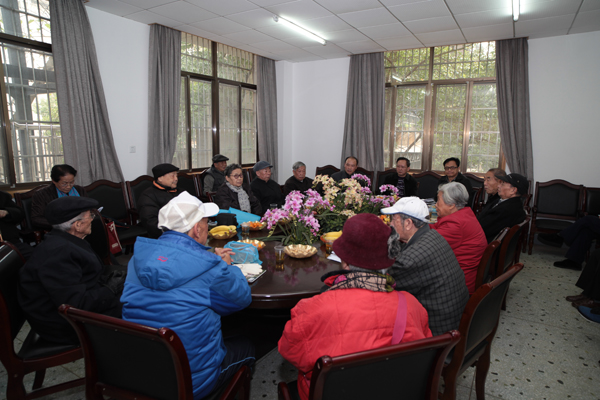 离退休处召开各层次老同志座谈会